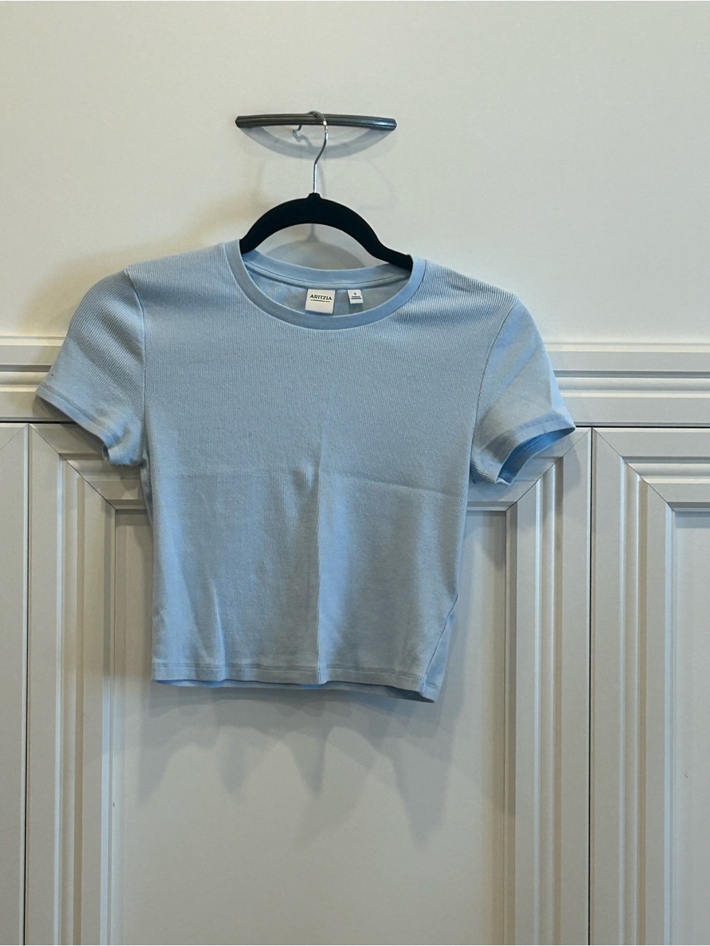 Aritzia TNA home stretch Baby Blue Ribbed tee